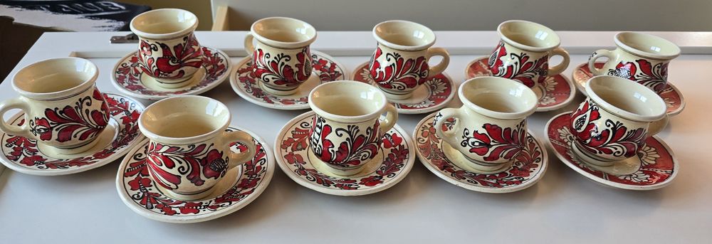 Kézzel festett, korundi kerámia kávéskészlet – 10 csésze + 10 csészeal