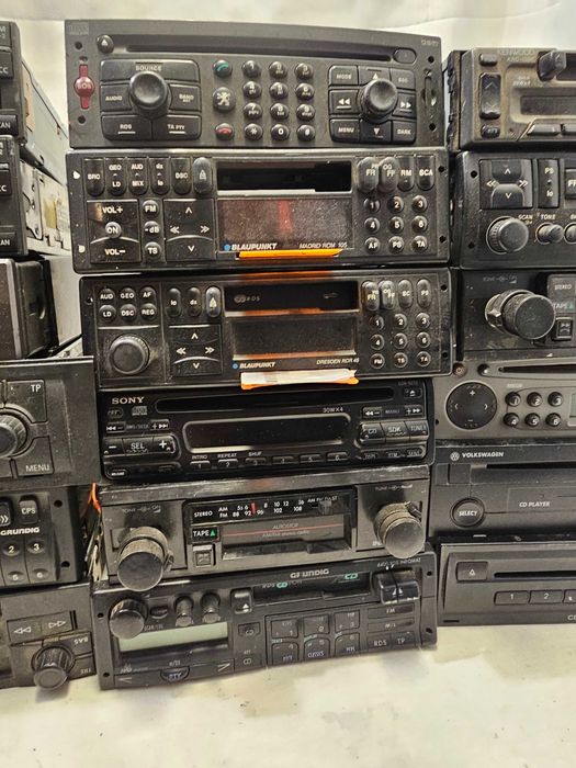 Lot Casetofoane Auto și Radiouri Vechi | Blaupunkt, VW Beta, Grundig, Sony | Piese/Restaurare
