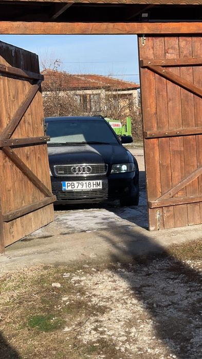 Продавам Ауди а4