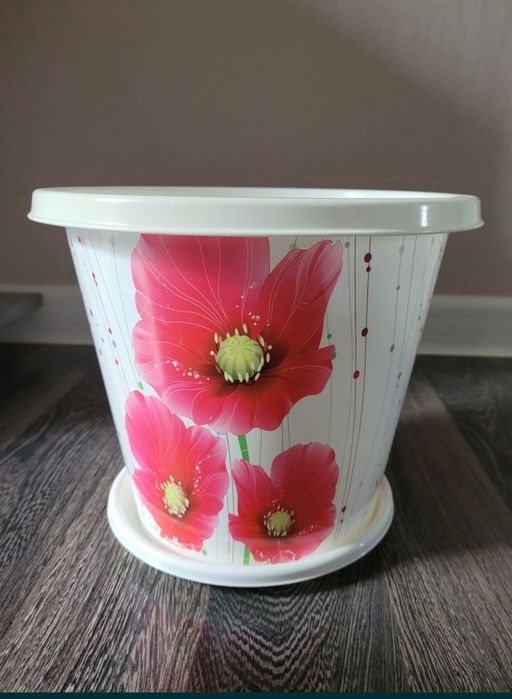 Продам комнатные горшки белые