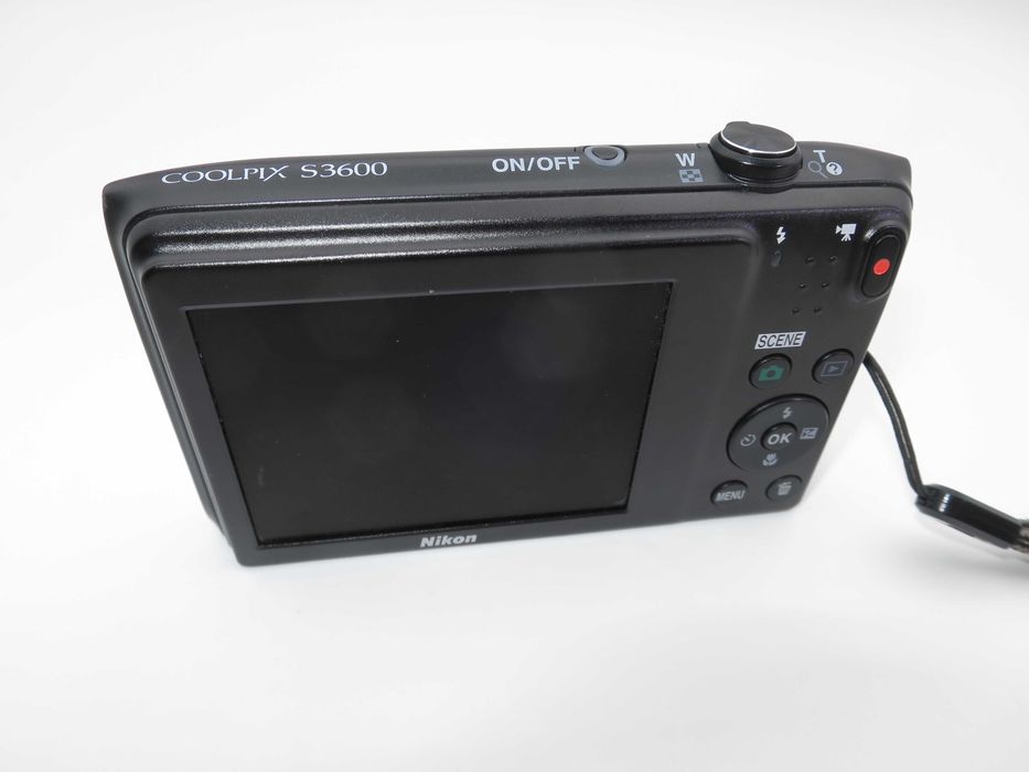 Nikon Coolpix S3600 ултра компактен цифров фотоапарат, дигиална камера в черен цвят 20 MP и 8х оптичен зум, като НОВА, комплект, работи перфектно