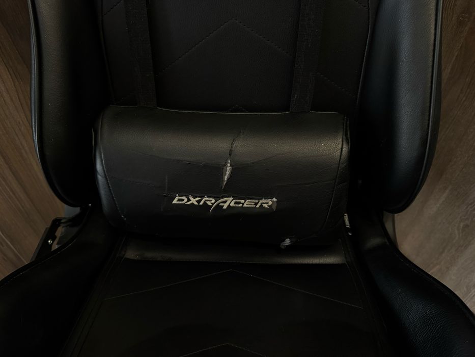 DXRacer геймърски стол – черен, регулируем, запазен