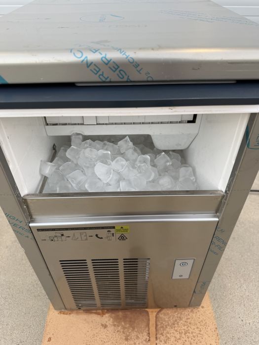 Masina de gheata Brema Italia 22 kg/24h, inox, stocare 4 kg - nefolosita