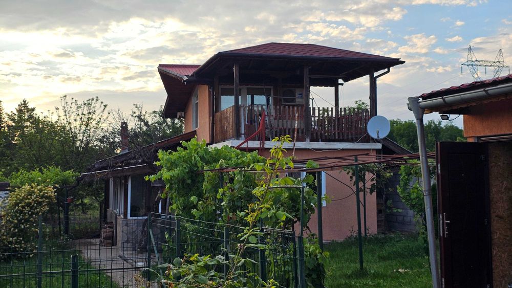 369-Продава се двуетажна масивна вила в местността "Арменски Лозя"