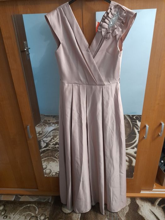 Vand rochii marimea 42