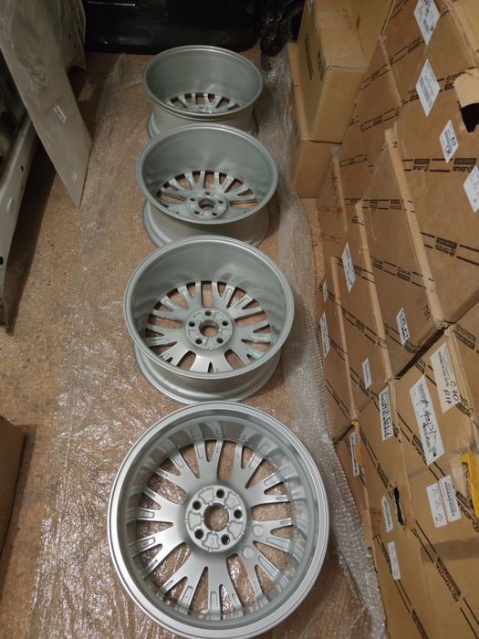 Продам комплект легкосплавных дисков.