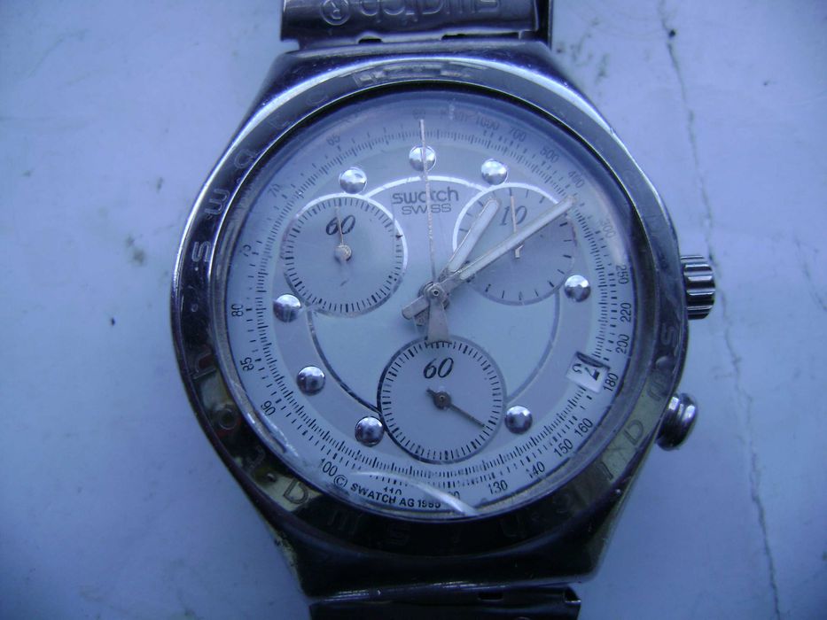 Продавам 3 броя кварцови часовници Casio,Swatch