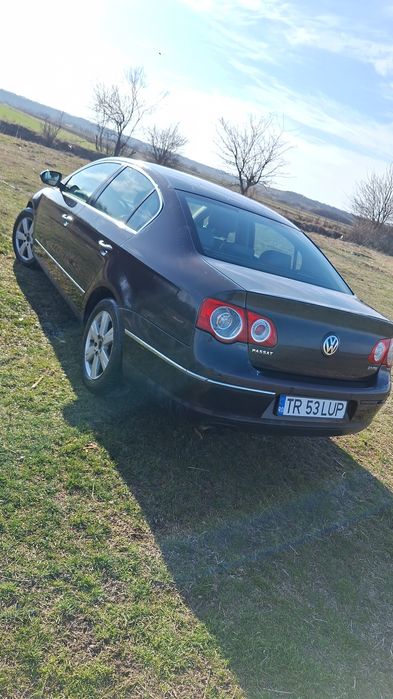 Vând Volkswagen Passat B6
