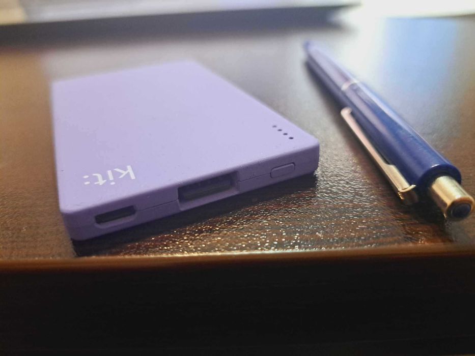 НОВА Външна батерия много тънка Business Card, 2000 mAh, Лилава KIT