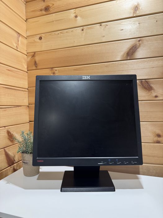 Монитор Lenovo ThinkVision