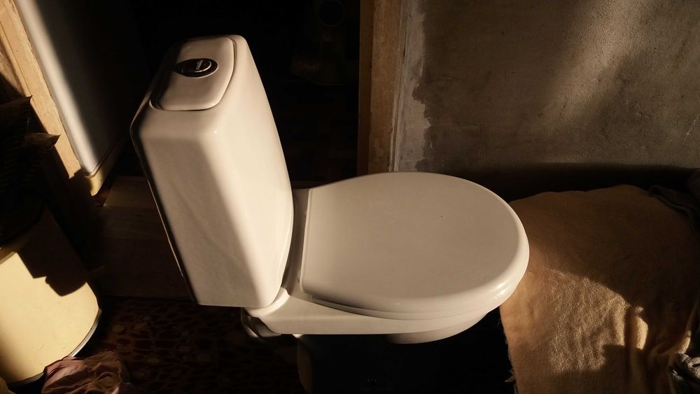 Продам унитаз . .