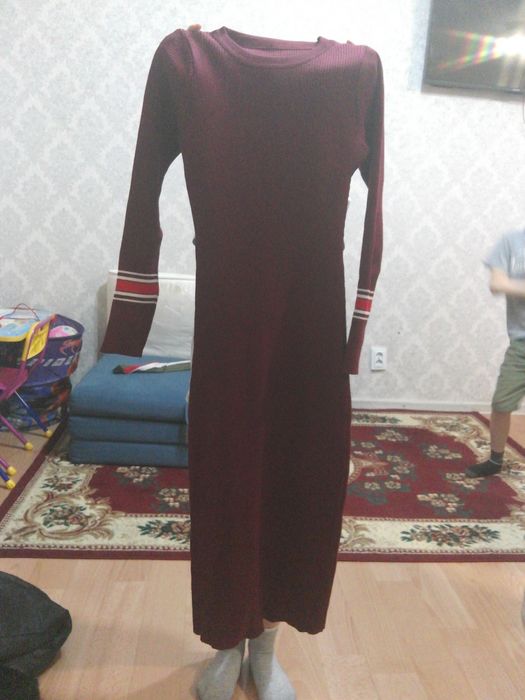 Красное женское платье