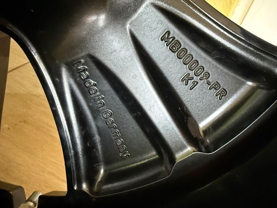 Original Mercedes EQS 19 cola