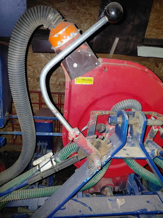 Semanatoare monosem  cu discuri de  porumb si de floarea soarelui