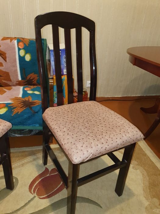 Стол для гостинной