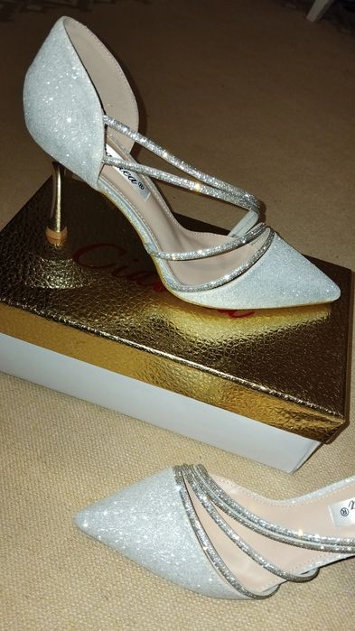 Официални обувки на ток