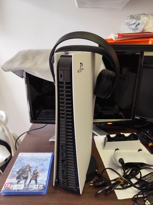 Playstation 5 (God of War Ragnarok) + аксесоари- като ново