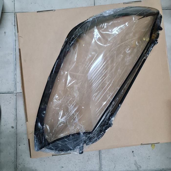 Стъклоза фар Mercedes 205 -2019 феис