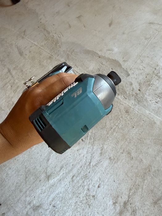 Makita TD003G 40v импакт + 4Ah батерия