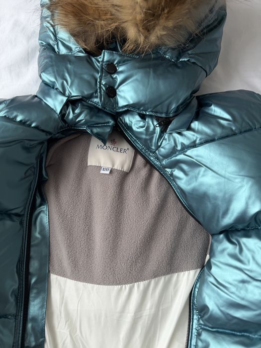 Продам комбинезон Moncler, рост 120 см