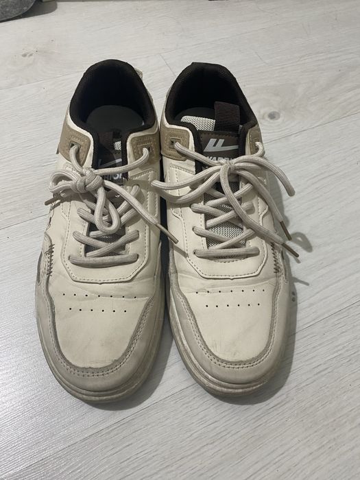 Кроссовки 500тг каждая пара