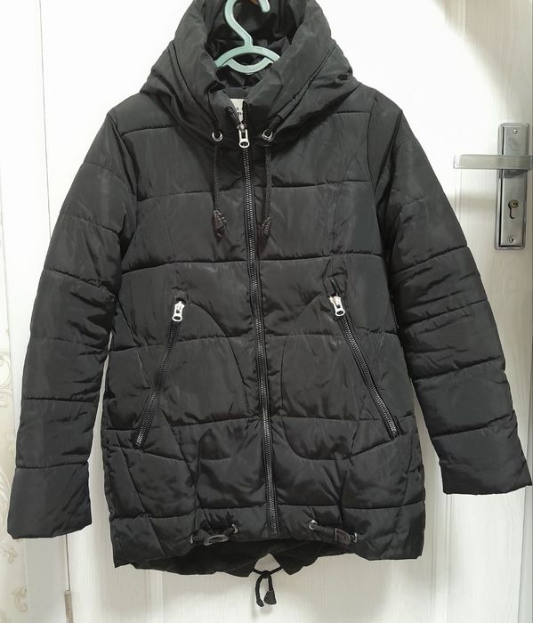 Продам куртку женскую