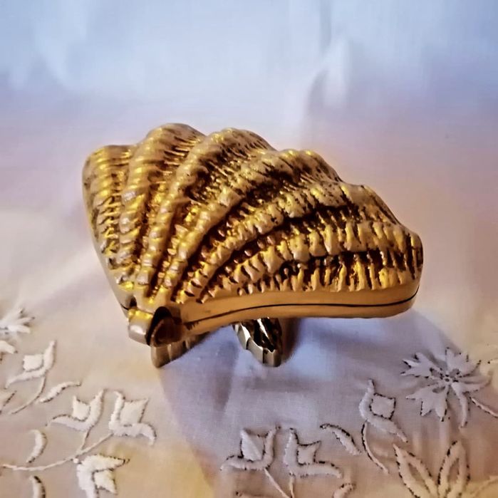 Месингов свещник и бижутера