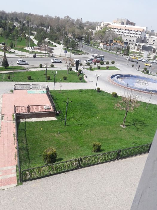 V Registane sdayotsya 2 komnatnaya kvartira v 3 etaje.