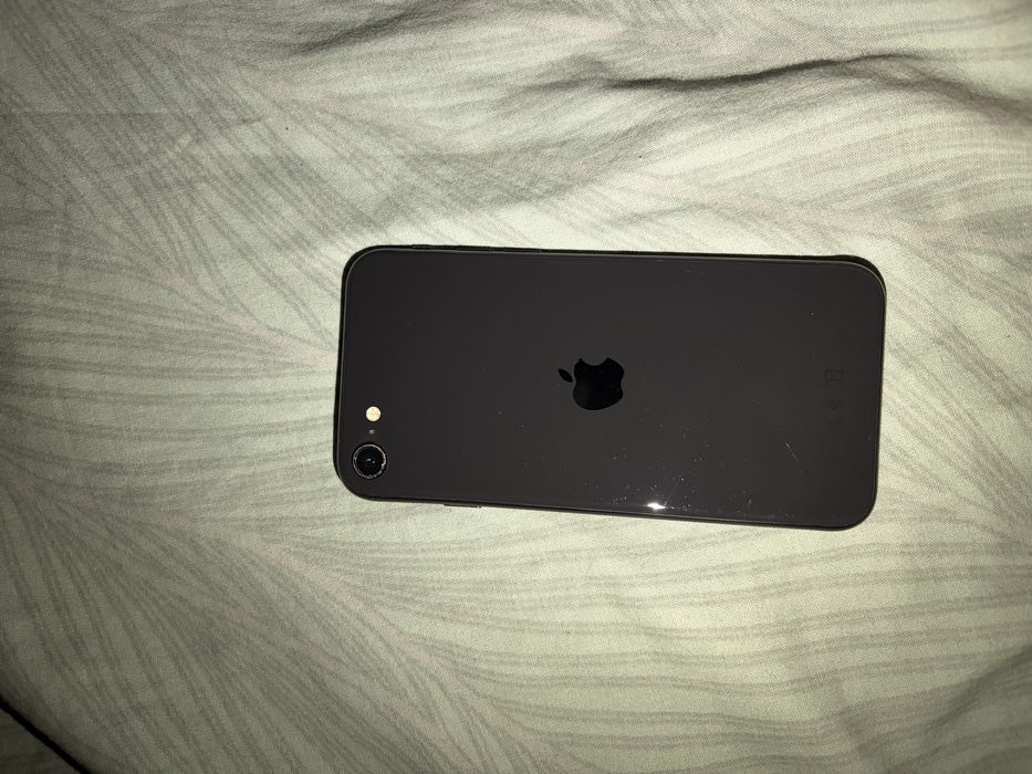 Iphone se 64gb.