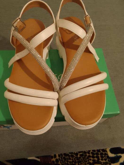 Sandale de purtat cu ocazie