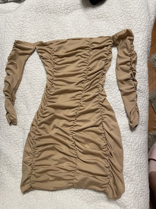 Набрана рокля- бежова