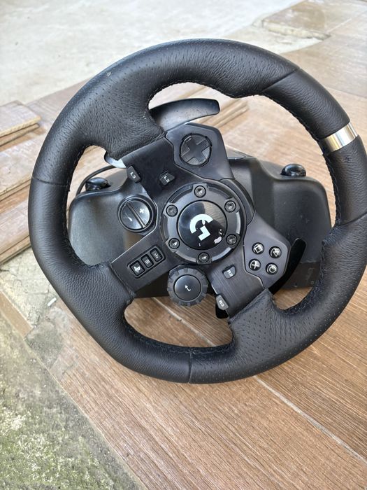 Волан,педали и скоростен лост logitech g923