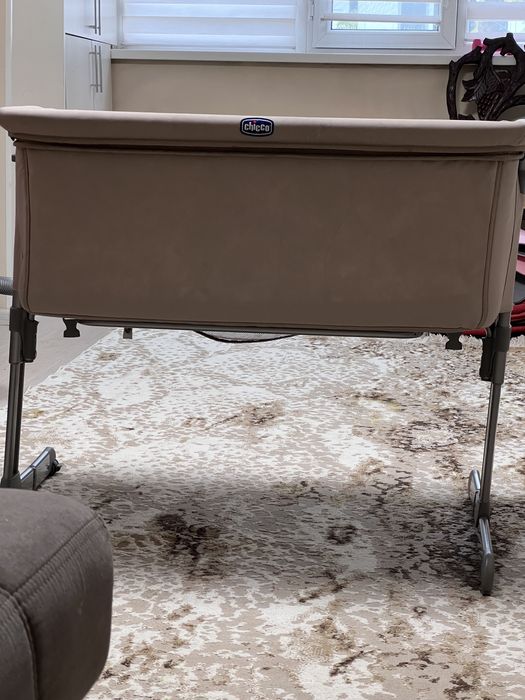 Продам Срочно Манеж Chicco оригинал