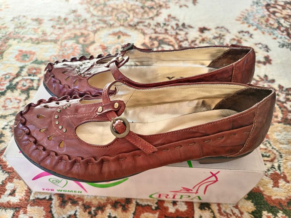 Продам женские туфли