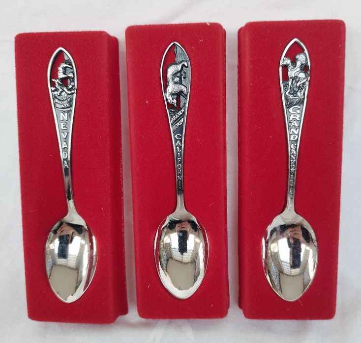 Pachet 3 lingurițe placate cu argint, pt colecționari din SUA  an 1995