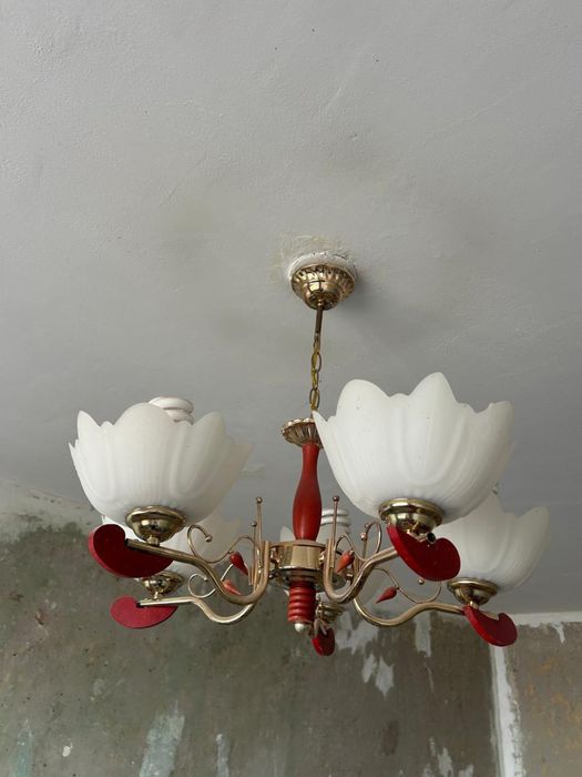 Люстра с пятью плафонами