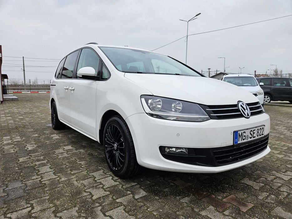 VW Sharan 2.0 TDI 140 CP – an 2012 – Motor CFFB – Alb Perlat – Jante Negre 5 locuri FULL recent adus în țară Unic Proprietar