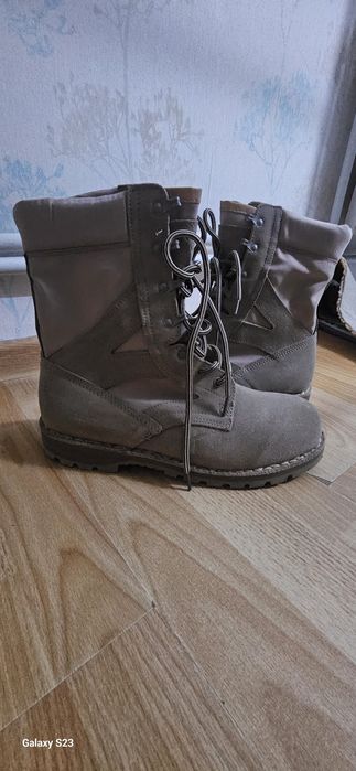 Bocanci piele intoarsa