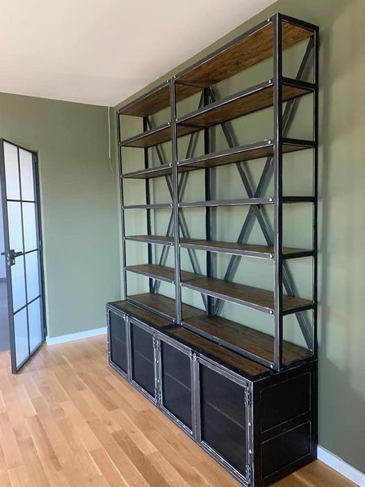 Rafturi/ birouri/ receptii stil industrial, fier/lemn natural.