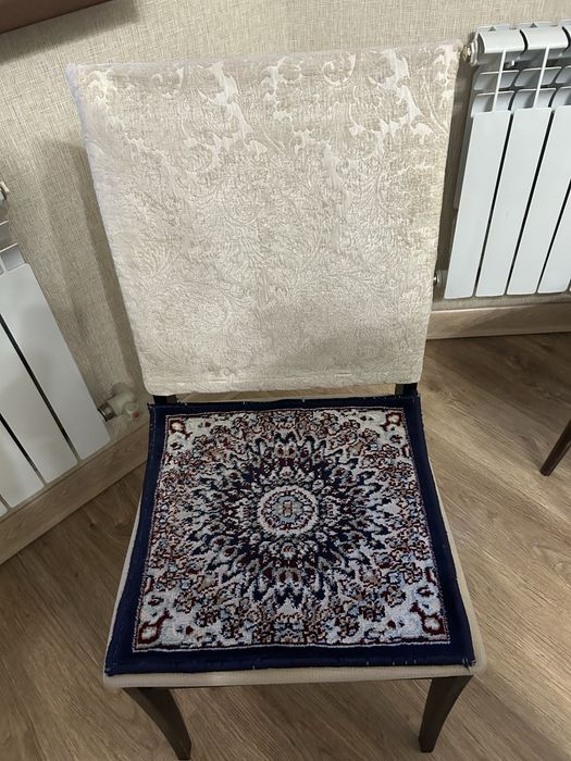 Стол и стулья,кухонные столы