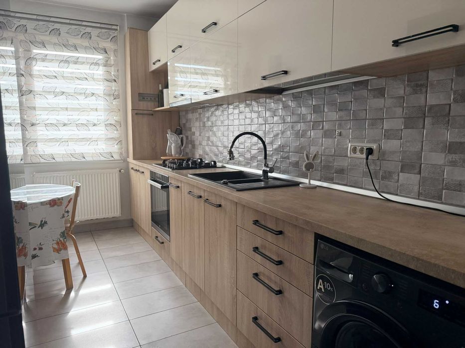 Apartament 3 camere, 2 băi + grădină + loc de parcare – 130.000 € negociabil