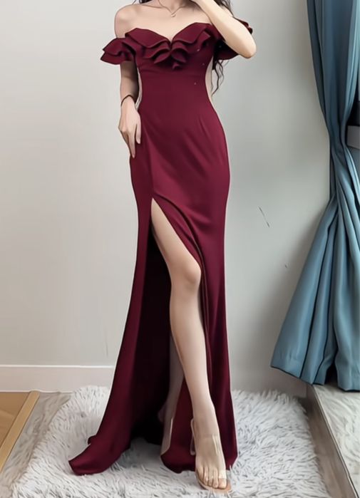 Новое черно-красное платье