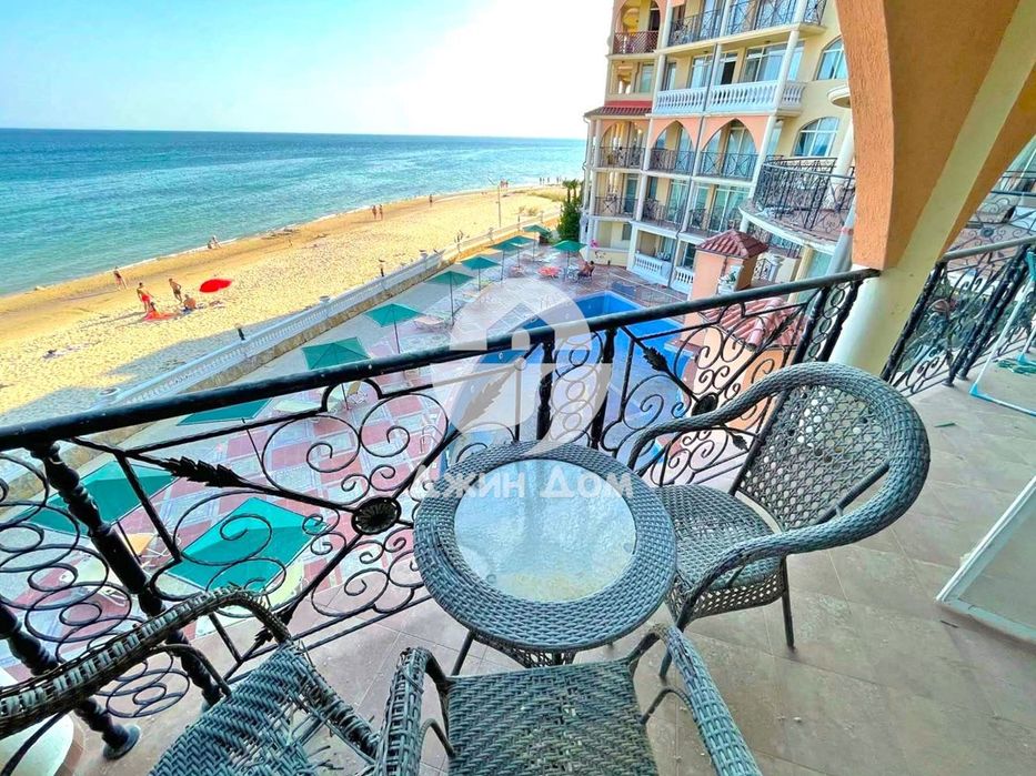 Просторен тристаен апартамент с ПАНОРАМА МОРЕ в Атриум Бийч, Елените