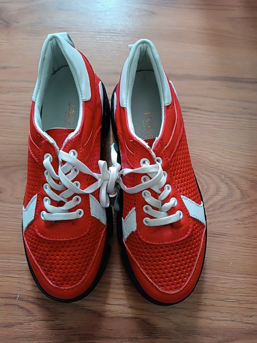 Продам турецкие кроссовки