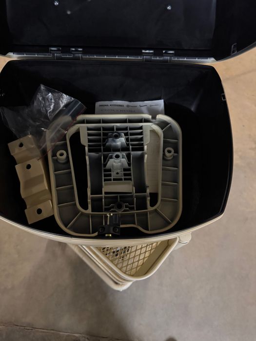Кутия за Vespa LXV