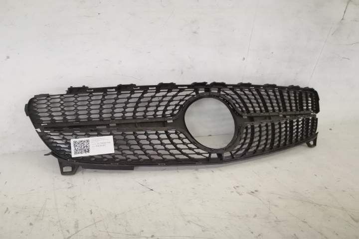 Оригинална централна решетка Мерцедес-Бенц / Mercedes-Benz A-Class W17