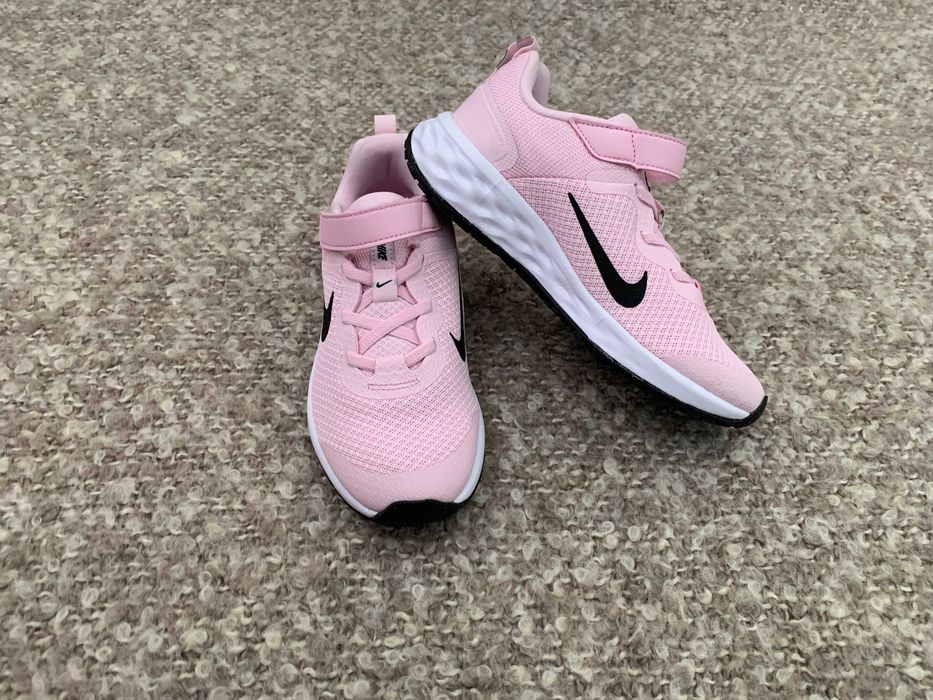 Нови маратонки за момиче Nike Revolution 6 - номер 33.5, стелка: 22 см