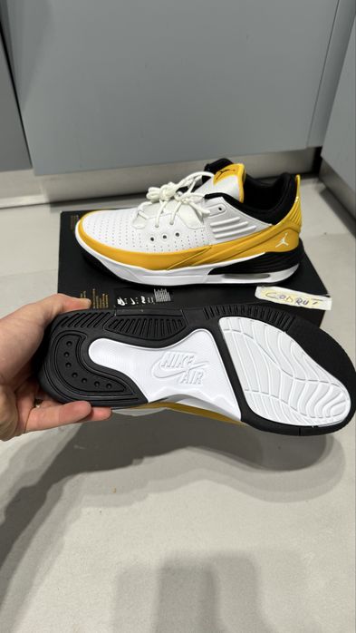 Air Jordan Max Aura 5 Yellow Ochre