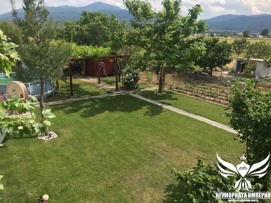 Продавам складова база, къща с постройки и парцел 7700кв в Асеновград