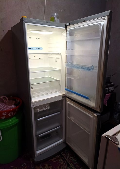 Холодильник сотилади